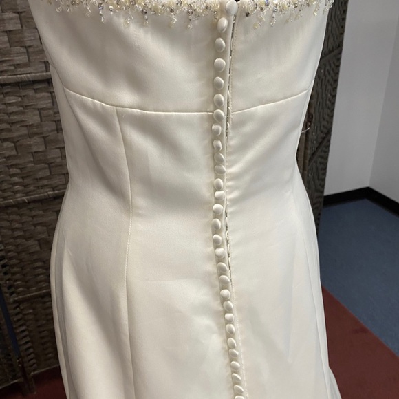 Designer Joli Bridal Wedding Gown On Sale - Size 12, Store Sample !! - Picture 4 of 4